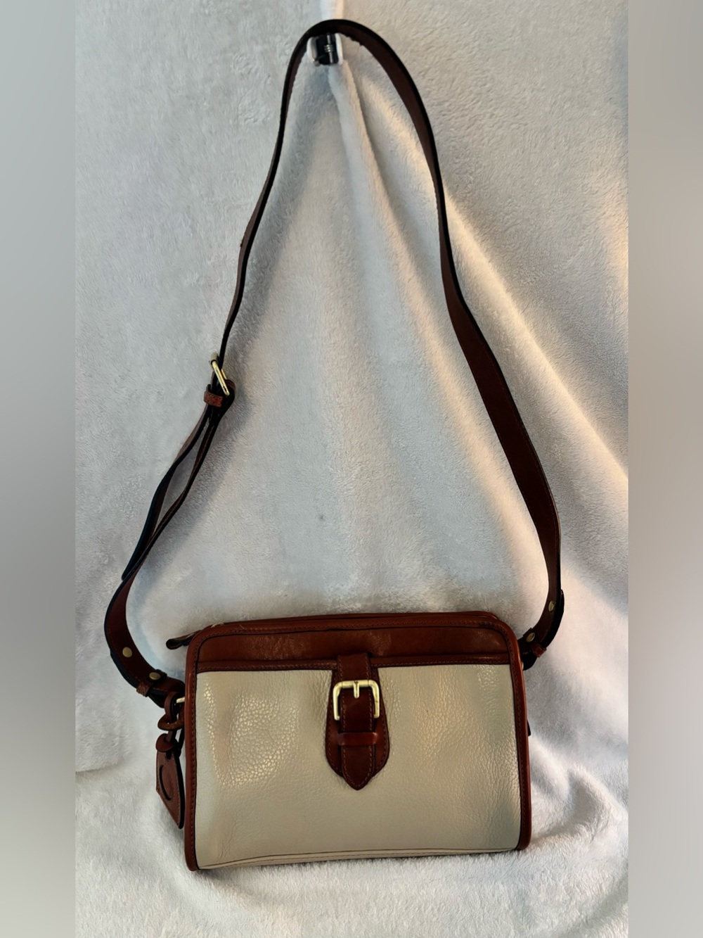 Vintage 1980’s Liz Claiborne Leather Buckle Crossbody Camera Bag Purse